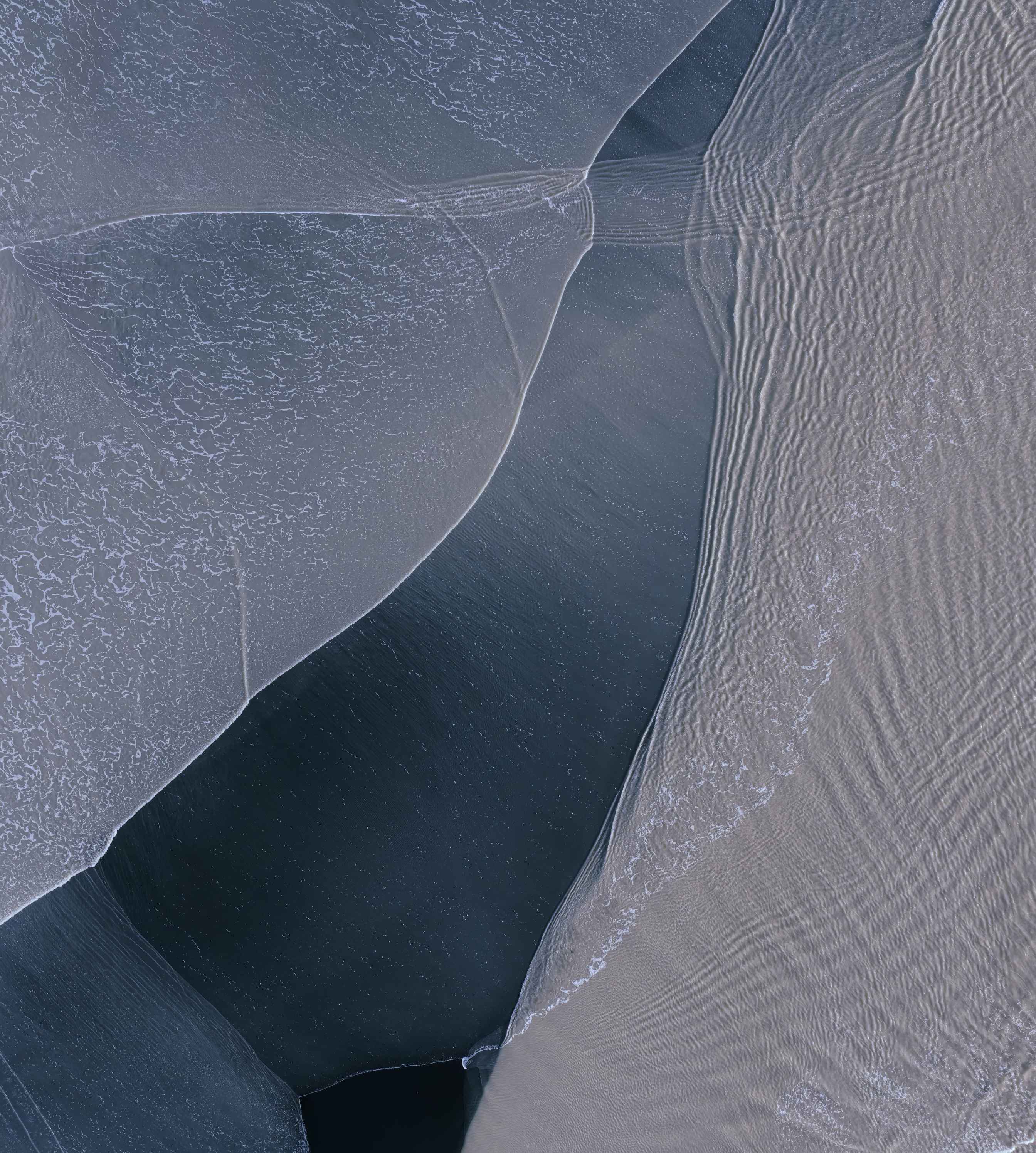 Pixel 11 Pro XL Midnight Haze Light